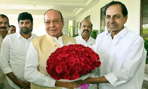 Ex Gujarat CM Vaghela calls on CM KCR