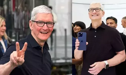 Tim Cook greets first iPhone 14 buyers at iconic NY store