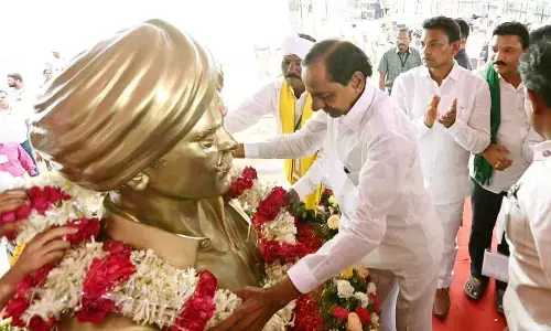 KCR challenges Modi on tribals quota