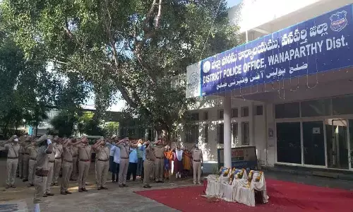 SP unfurls tricolour at district police office