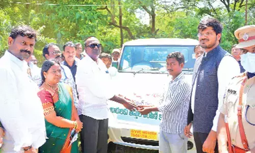 Minister for Transport Puvvada Ajay Kumar distributing vehicles to beneficiaries. of Dalit Bandhu scheme on account of the Telangana Jathiya Samaikyatha Vajrotsavam celebrations at Khammam on Saturday