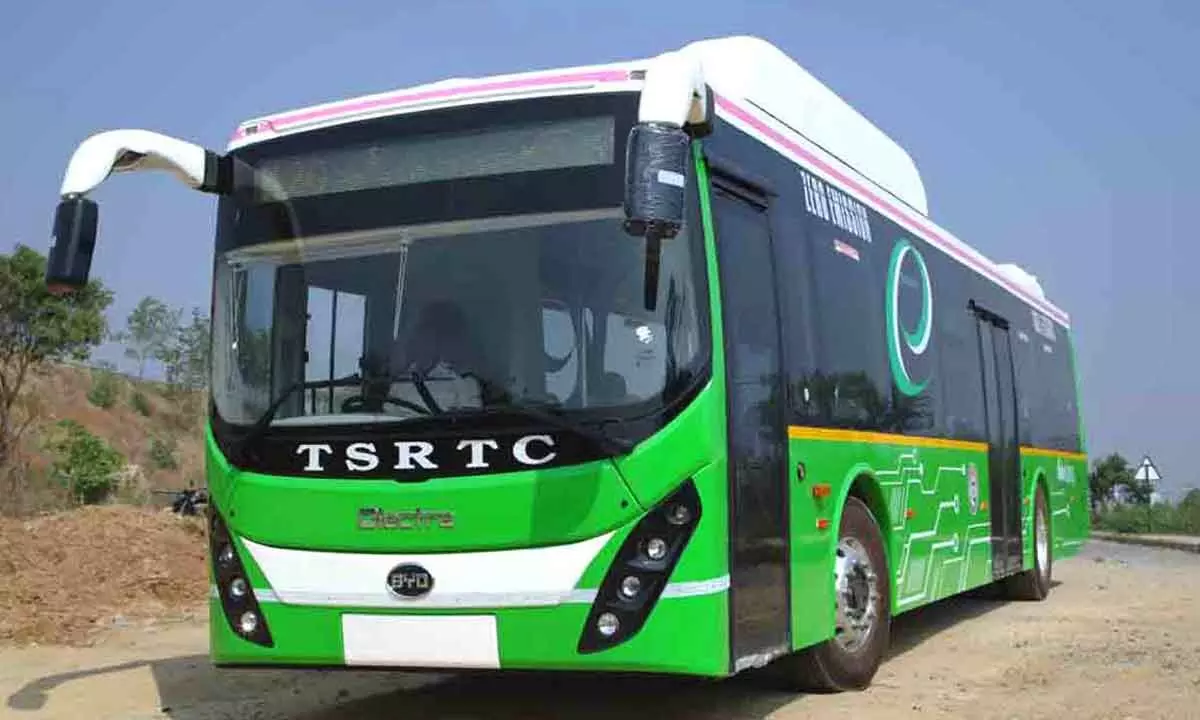 TSRTC begins bus service from Hitech City to RGIA