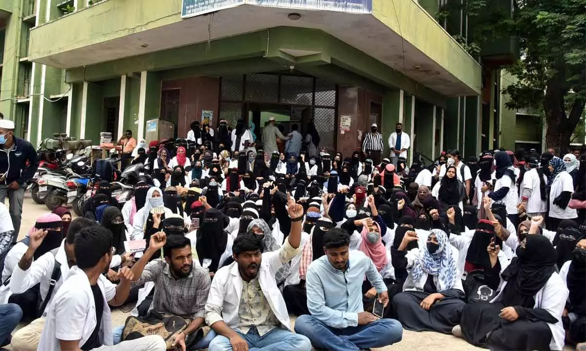 Unani doctors hold protest