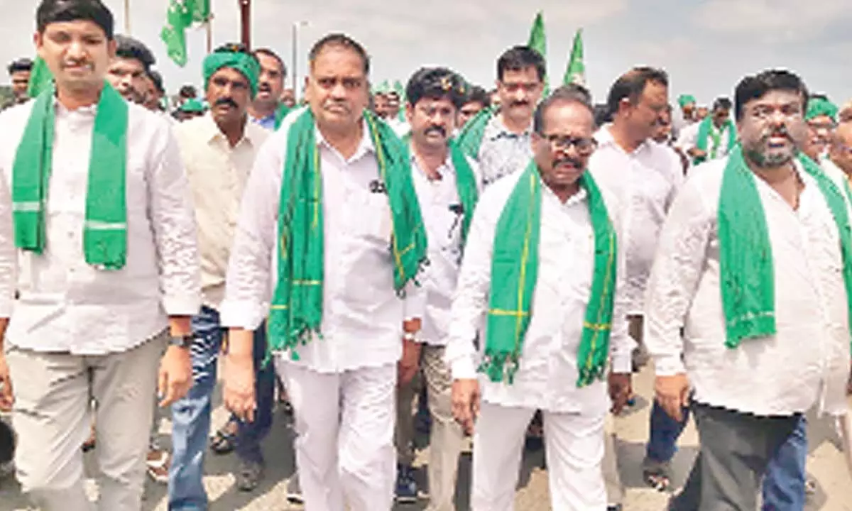 TDP leaders welcoming Amaravati farmers’ Maha Padayatra at Avanigadda on Tuesday