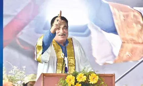 Gadkari exhorts students to concentrate on research
