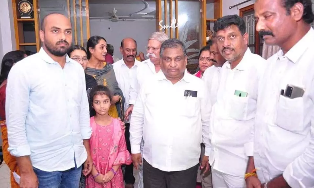 A team of BJP lawyers visited TRS worker Krishnaiahs family at Teldarupalli village in Khammam Rural mandal in the district on Sunday.