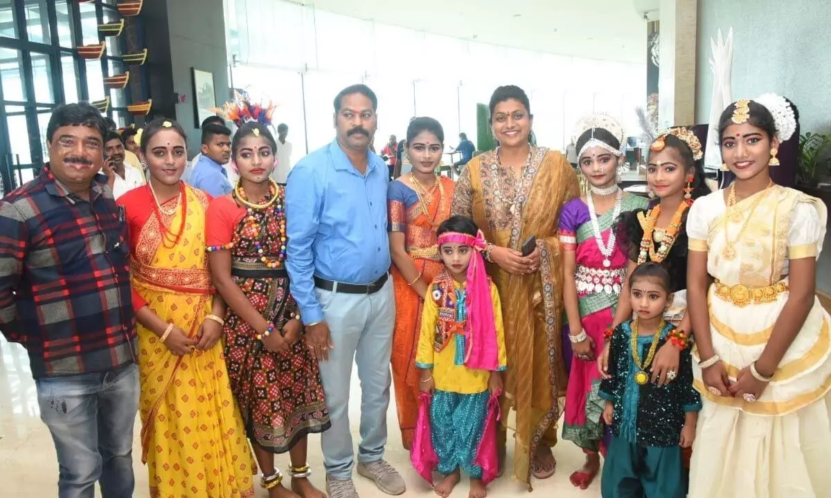 Tourism Minister RK Roja with the artistes of School of Theatre Arts in Visakhapatnam on Sunday