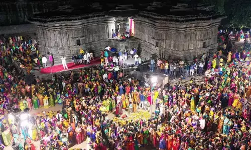 Women in large numbers crammed the Thousand Pillars Temple in Hanumakonda on Sunday, the first day of the nine-day Bathukamma festival