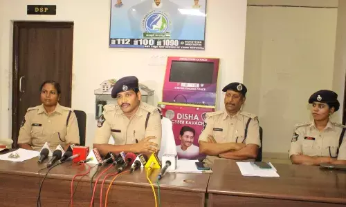 District in-charge SP Sudheer Kumar Reddy briefing the media about a couple’s suicide case in Rajamahendravaram on Sunday