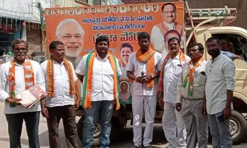 BJYM district president K Vishnuvardhan Reddy and others organising Prajaporu Yatra at Cumbum on Sunday
