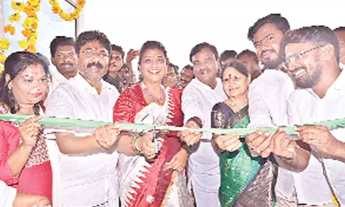 Women slap thighs while men cry in TDP, taunts Roja