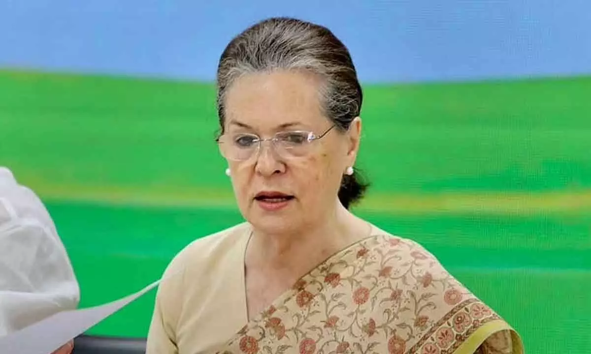 Sonia holds Himachal CEC amid Rajasthan crisis