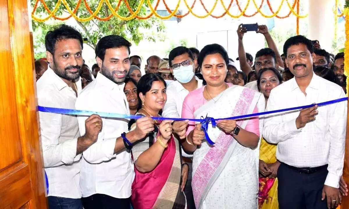 Health Minister Vidadala Rajini inaugurating newly constructed UHC in Vijayawada on Tuesday