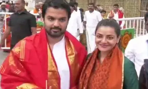 Kajal Aggarwal, husband Gautam Kitchlu seek blessings at Tirumala temple