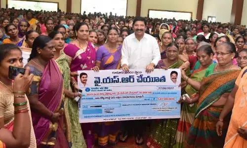 Minister Jogi Ramesh distributing Cheyutha cheque to the beneficiaries at a programme near Guduru on Tuesday
