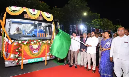 Chief Minister YS Jagan Mohan Reddy flagging off the electric buses at Alipiri on Tuesday. RTC MD Dwaraka Tirumala Rao, Minister RK Roja and others are seen.