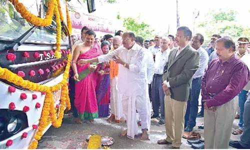 TSRTC beckons tourists, have Hyderabad Darshan in 12 hrs