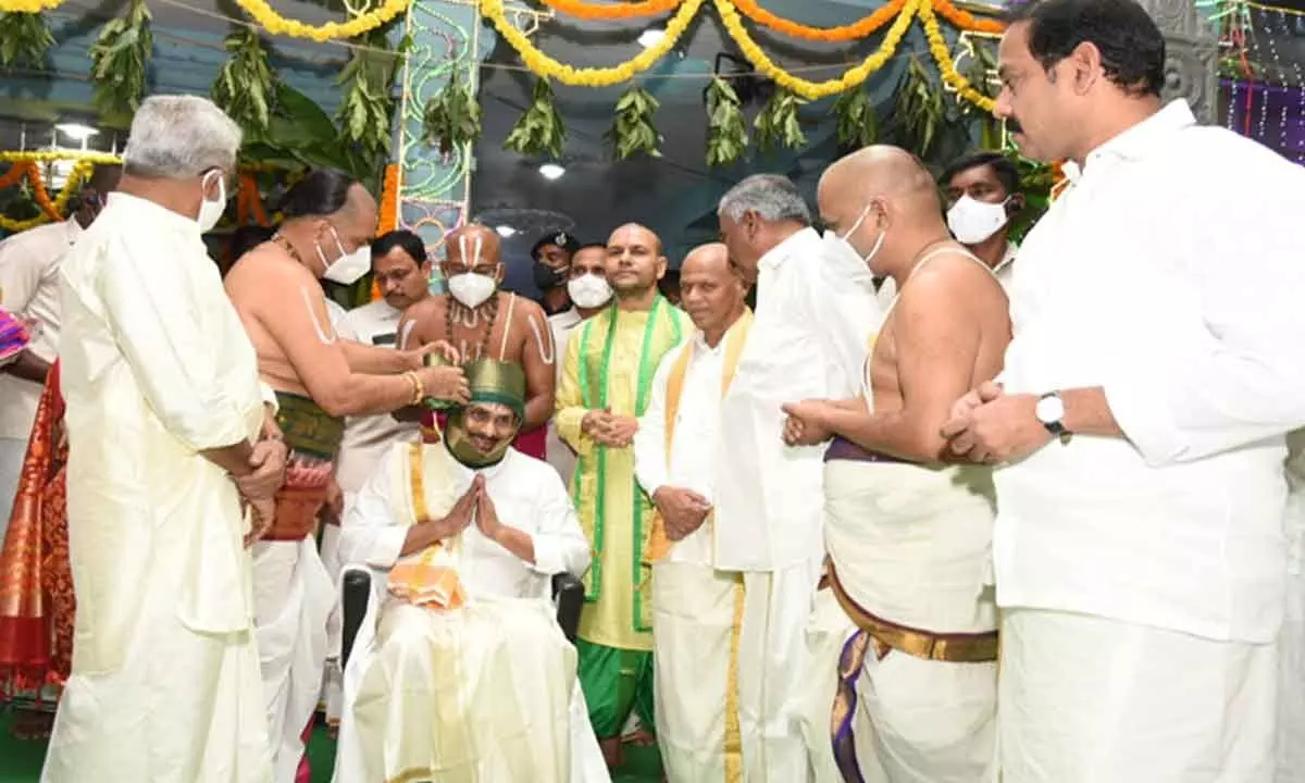 YS Jagan participates in Tirumala Brahmotsavams, presents silk robes to deity