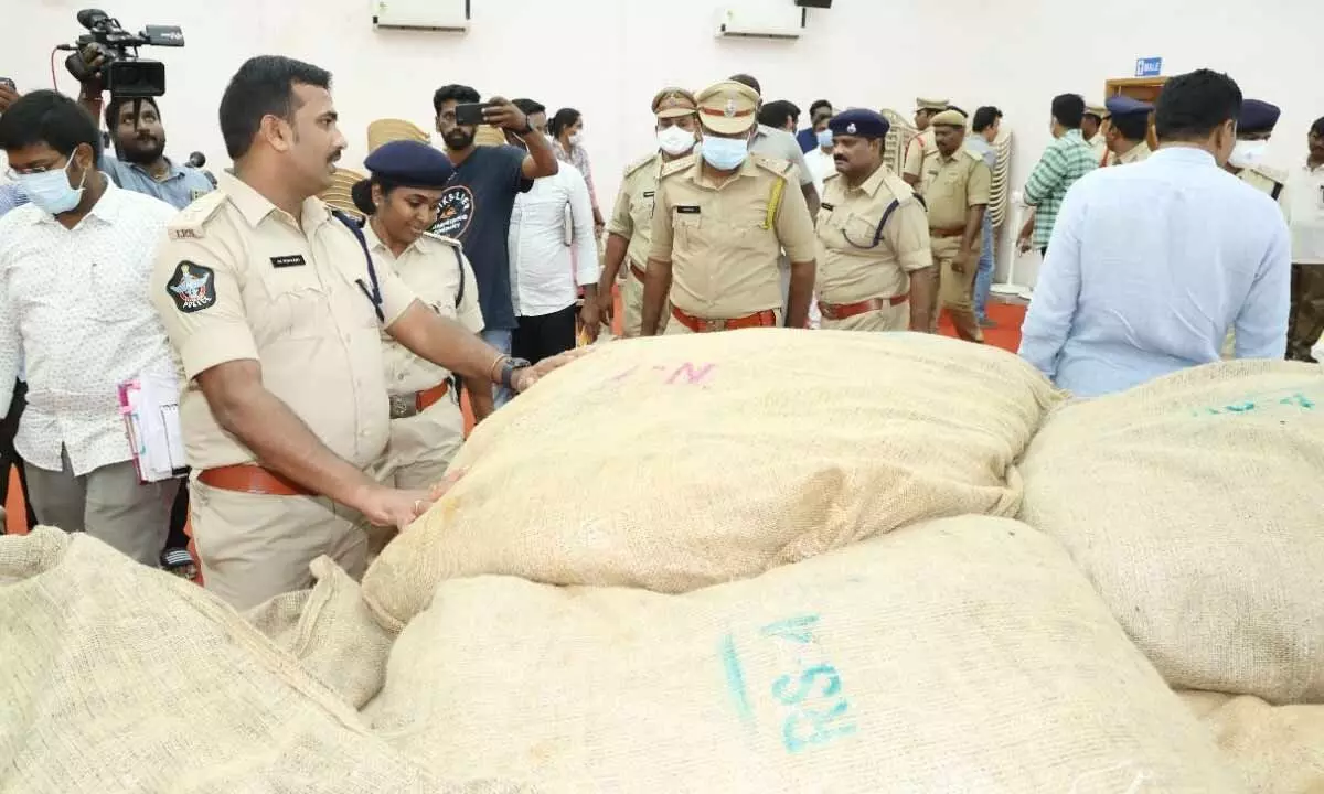 District SP Ch Vijaya Rao inspecting the seized bags containing gutka packets and imported cigarettes at Gudluru in Nellore district on Wednesday