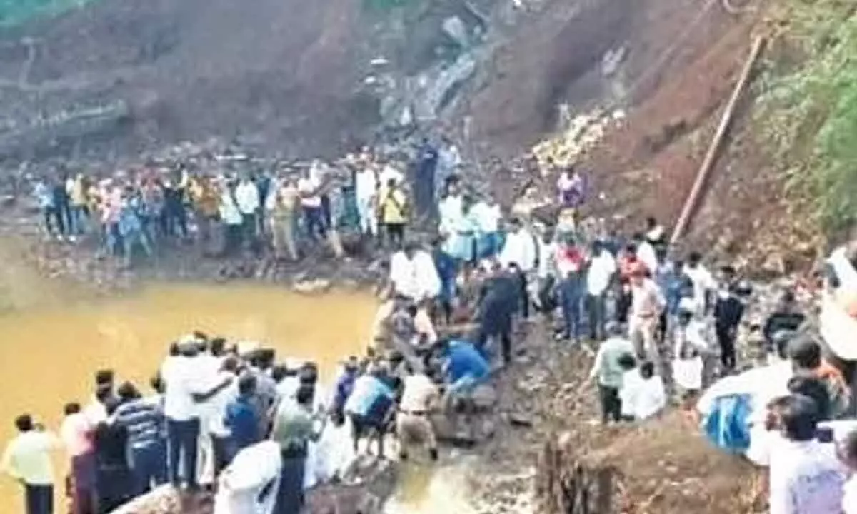 Two Teens In Karnataka Dies After Falling Into 30-ft Deep Pit