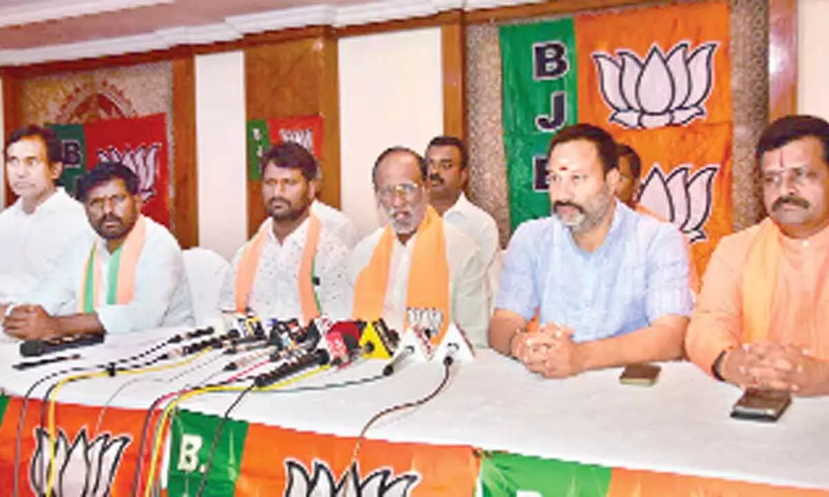BJP OBC Morcha president K Lakshman addressing the media in Tirupati on Thursday. Party leaders S Srinivas, Dayakar Reddy, Bhanu Praskash Reddy and others are seen.