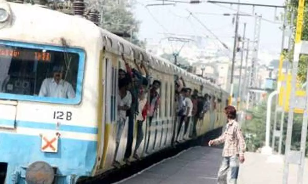 Passengers gets panicked as MMTS suddenly stops near Begumpet rly stn