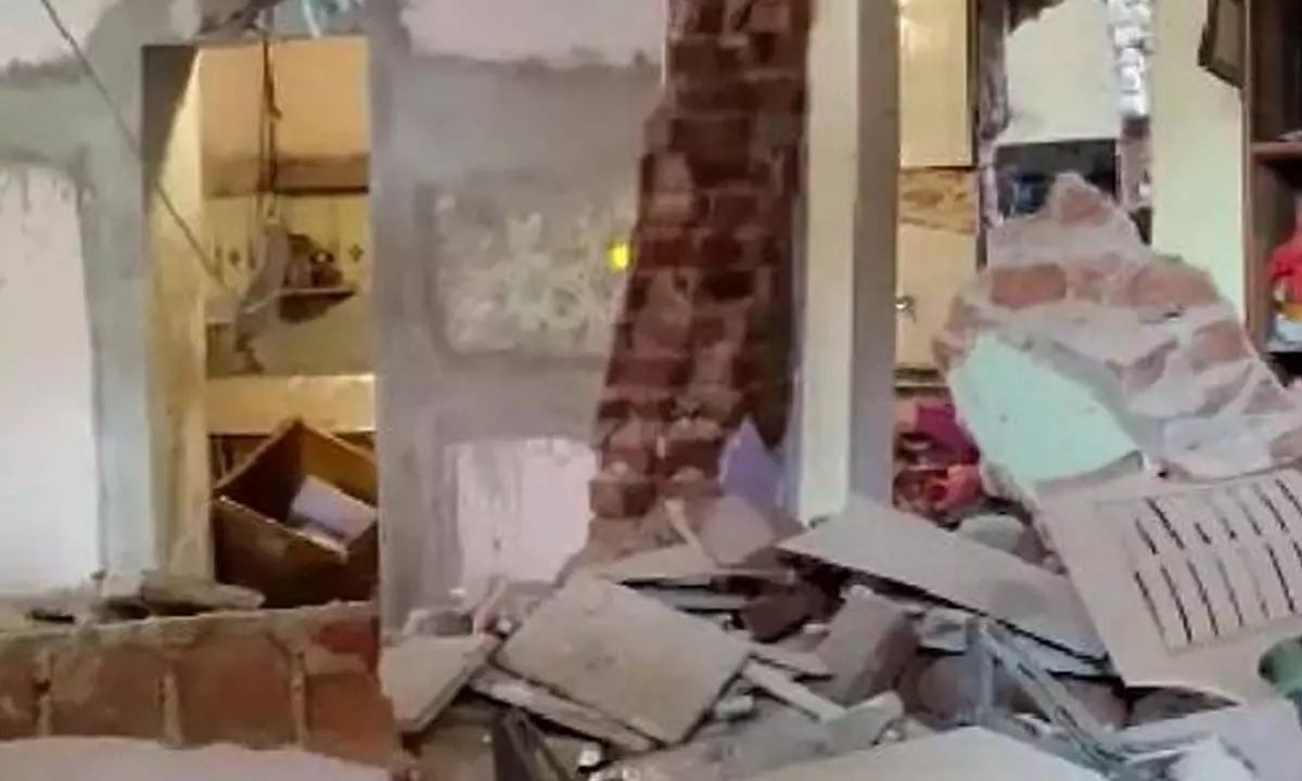 2 killed, 5 injured in Vadodara building blast