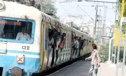 Passengers gets panicked as MMTS suddenly stops near Begumpet rly stn