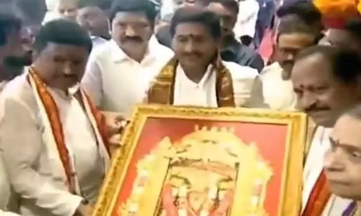 Vijayawada: CM Jagan presented silk clothes to Kanaka Durga goddess atop Indrakeeladri