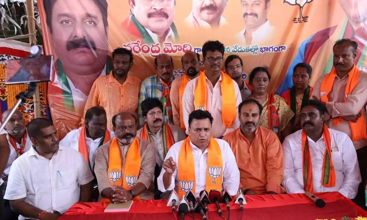 BJP national secretary and party State affairs co-in-charge Sunil Deodhar addressing the media in Guntur on Sunday