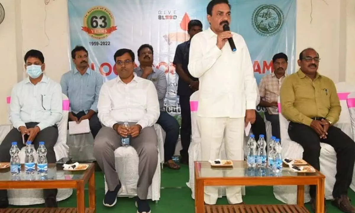 Minister K Govardhan Reddy addressing the officers of Agriculture Department in Nellore on Sunday