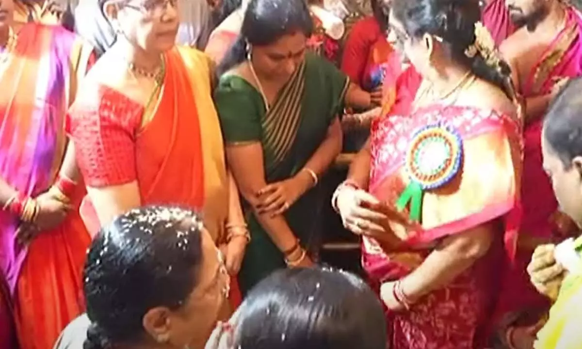 KCR’s wife  & daughter offer prayers at Balkampet Renuka Yellamma temple