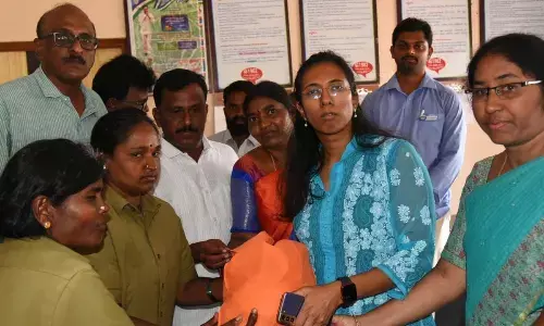 Respond promptly to peoples issues, sectt staff told