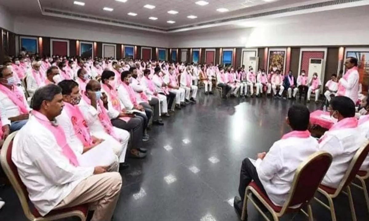 KCR chairs crucial TRS Executive Committee meeting