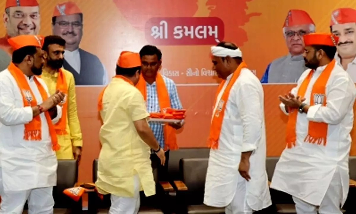 Former Gujarat Congress MLA Ribadiya joins BJP