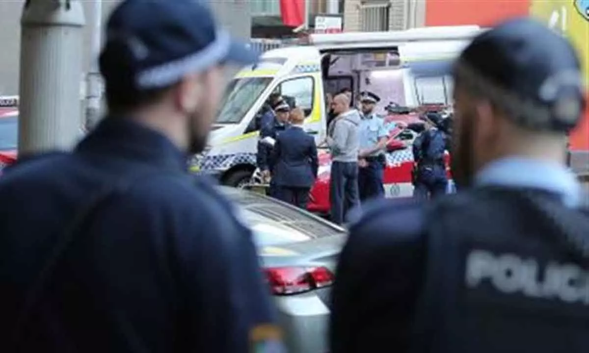 Australia police dismantle large drug lab in Sydney, arrest 5