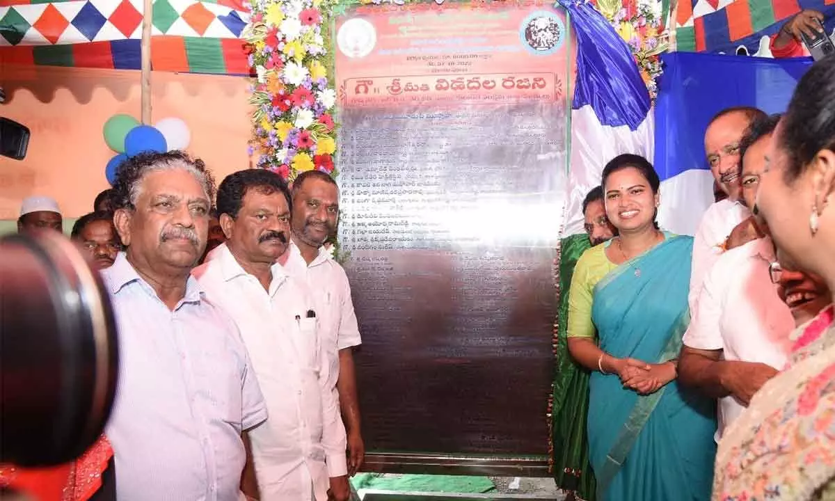 Minister for Medical and Health Vidadala Rajini unveiling the pylon for the construction of Mother and Child Hospital on the premises of GGH in Guntur city on Friday
