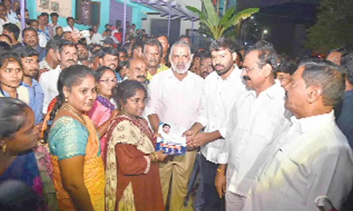 Tirupati Rural MPP C Mohith Reddy with the people of Mangalam area during his Padayatra on Friday. Deputy Chief Minister K Narayana Swamy, MLAs B Karunakar Reddy and C Bhaskar Reddy are seen.