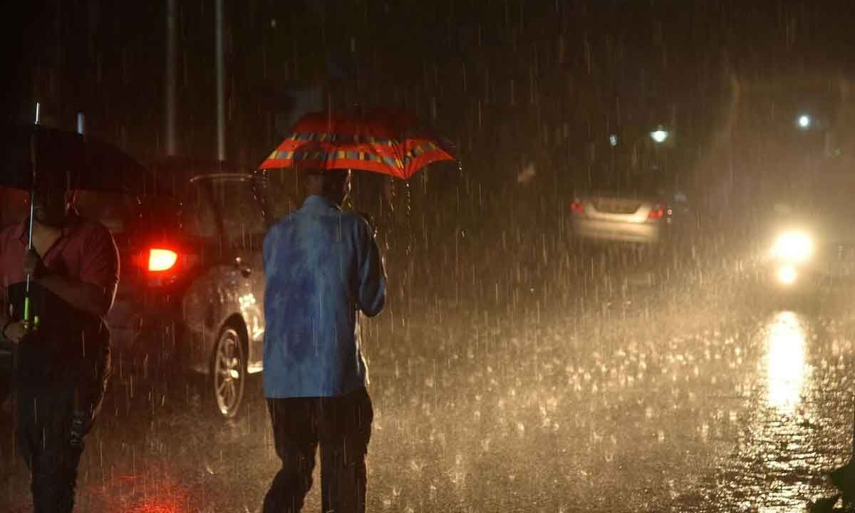 Hyderabad Heavy rains pound city, many colonies inundated