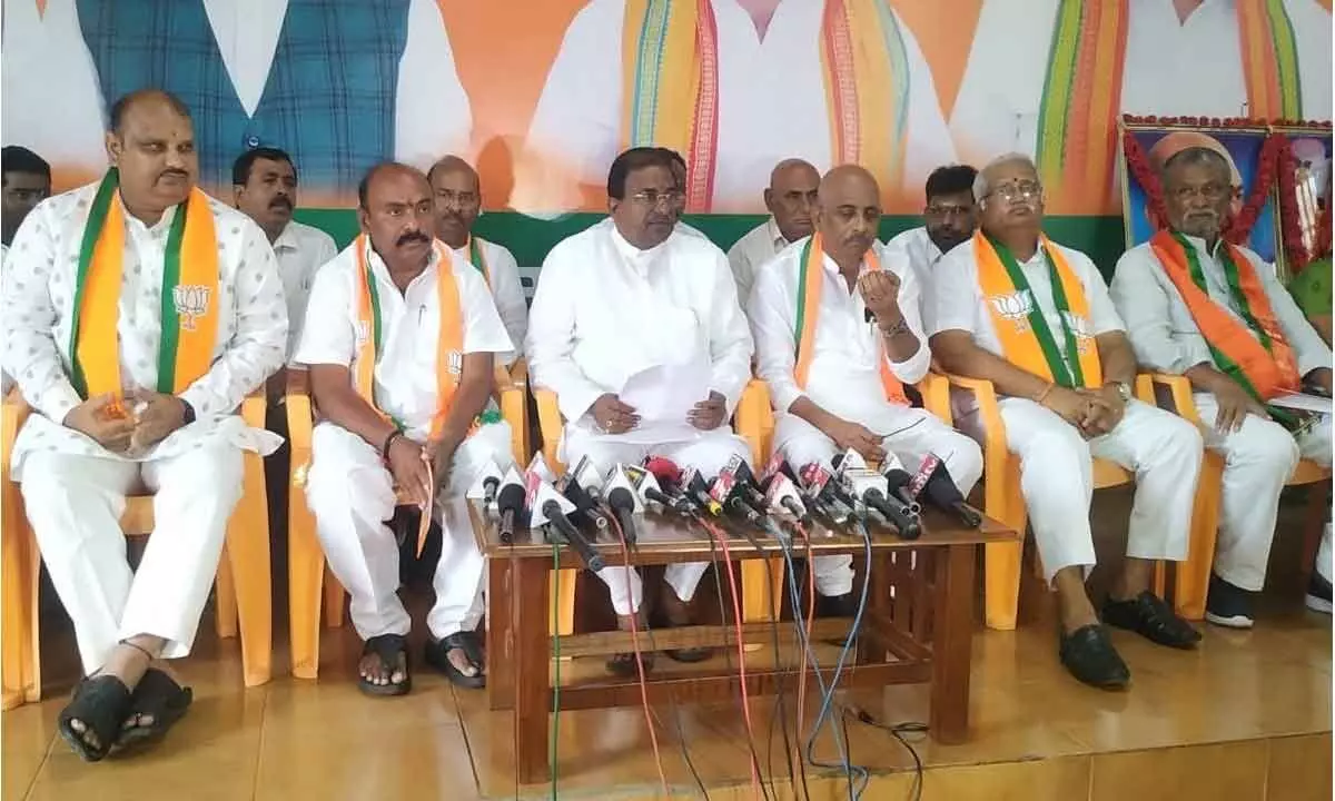KCR has no moral right to start national party: BJP
