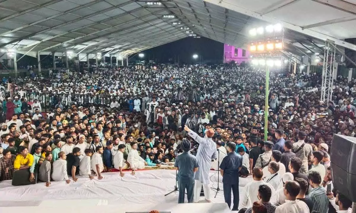 Hyderabad: Massive religious meet held on Milad-un-Nabi