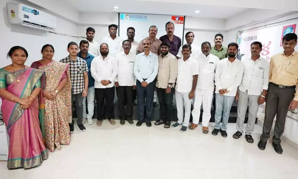 The Director, Kapil Group and the faculty of the programme D Bal Reddy seen along with Vaktha participants