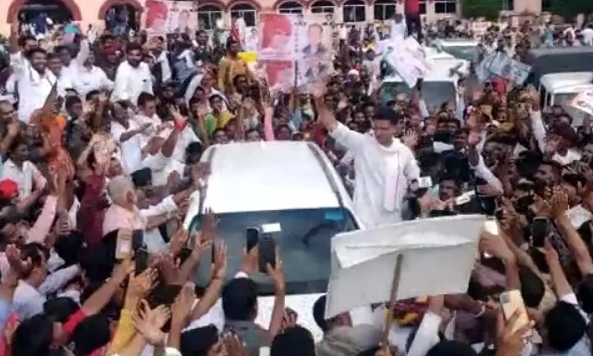 Sachin Pilot reaches Rajes home turf in train, fans queue up for selfies