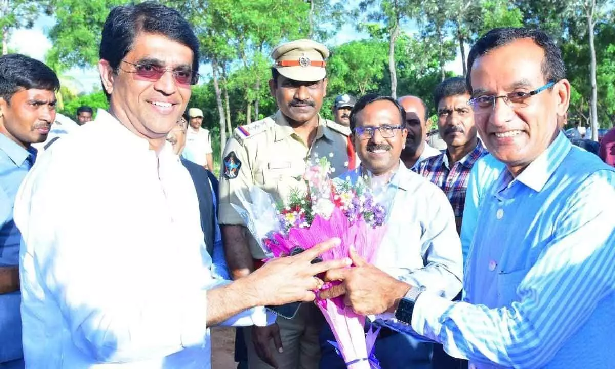 Finance Minister Buggana Rajendranath being received by District Collector Basant Kumar and SP Rahul Dev Singh in Puttaparthi on Monday