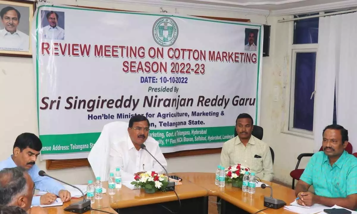 Gear up for 2022 cotton procurement, minister tells marketing, CCI officials