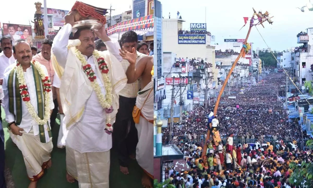 Minister for Endowments Kottu Satyanarayana offering silk robes to Goddess Pydithalli in Vizianagaram on Tuesday, Thousands of devotees taking part in Sirimanotsavam in Vizianagaram on Tuesday