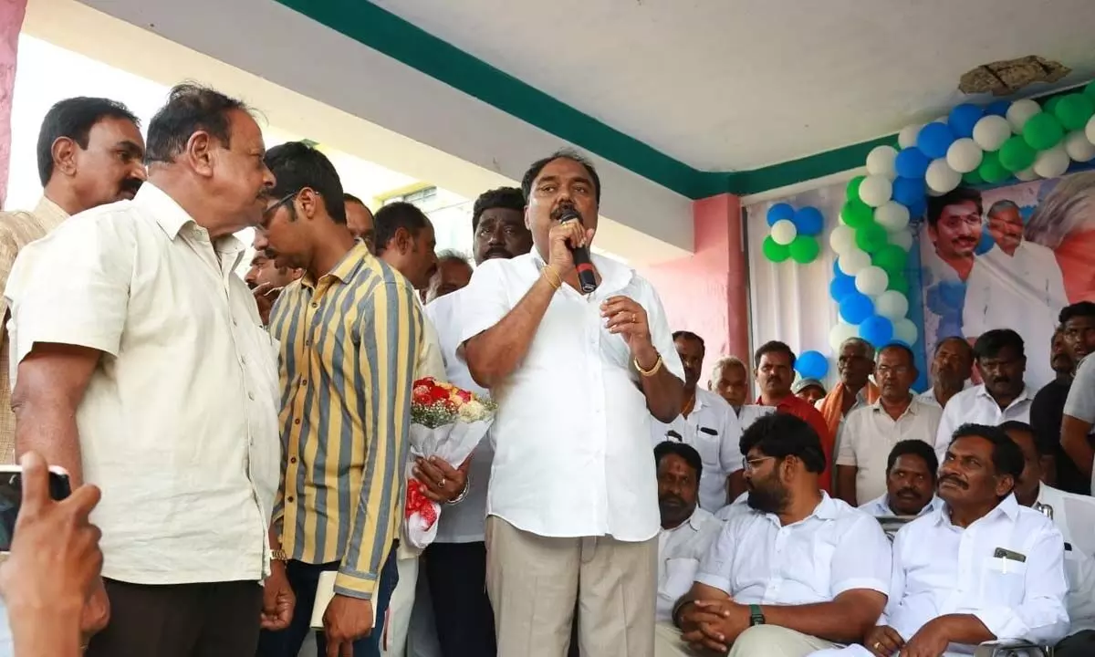 APSRTC vice-chairman Vijayananda Reddy addressing a gatheirng organised as part of birthday of Energy Minister  P Ramachandra Reddy, in Chittoor on Tuesday