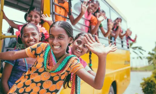 How educational trips emphasize students’ learning experience and social interaction?