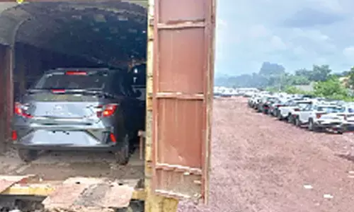 Cars being loaded in coaches at Rachagunneri station near Srikalahasti