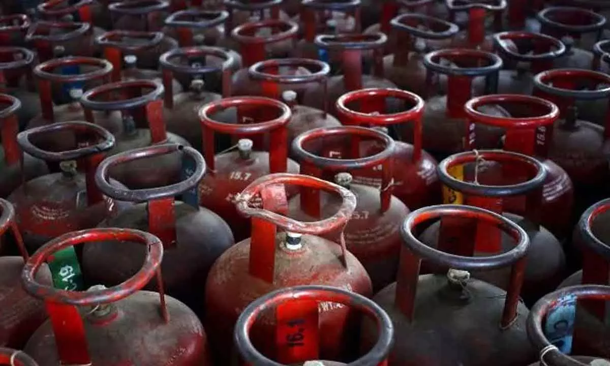 Oil firms to get Rs 22K cr to cover LPG losses